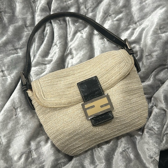Fendi baguette raffia and black leather trim - Picture 2 of 4